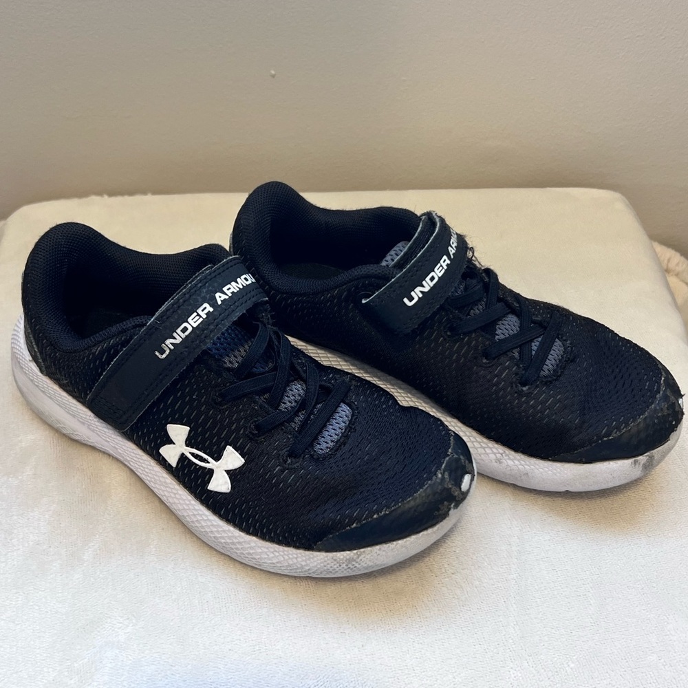 Kids under armourr shoes